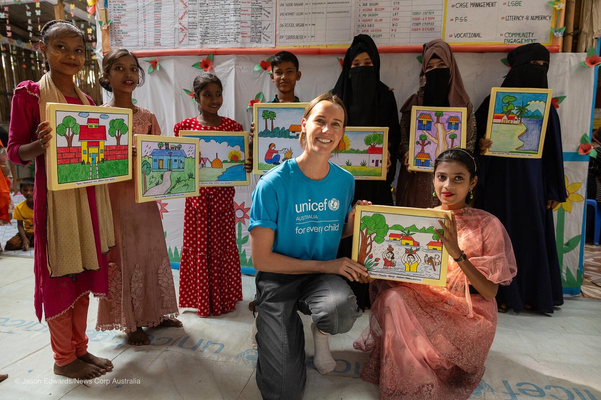 Young Rohingya children share their beautiful drawings with Emma and the UNICEF teams. 
