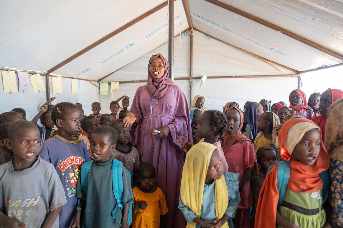 Latifa, volunteers at a UNICEF-supported learning centre after she was displaced, helping children continue their education despite the conflict.