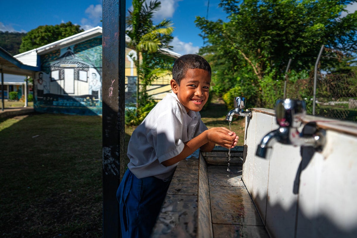 Students at a primary school in Samoa learns handwashing techniques and the importance of drinking clean water to stay healthy.