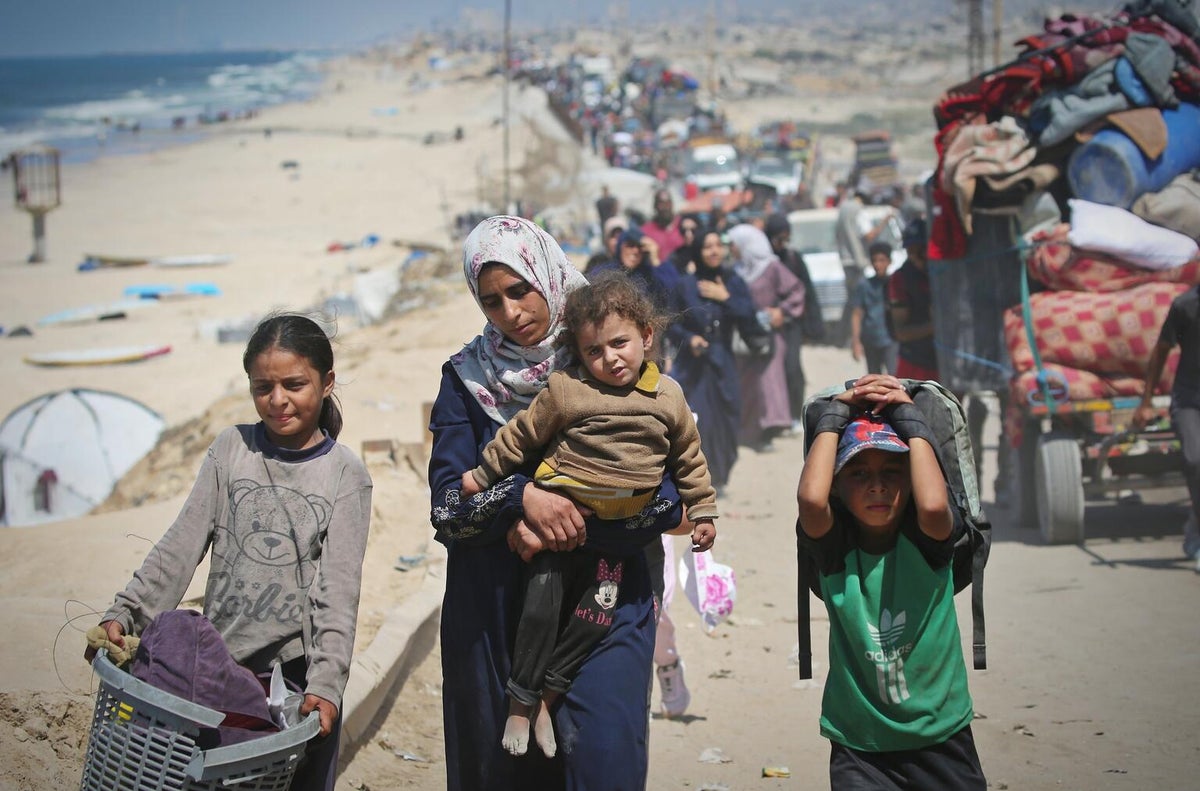 In September 2025, thousands of families flee Gaza City amid heavy bombardment and evacuation orders, not knowing whether they’ll find shelter, food, water or access to basic services. 