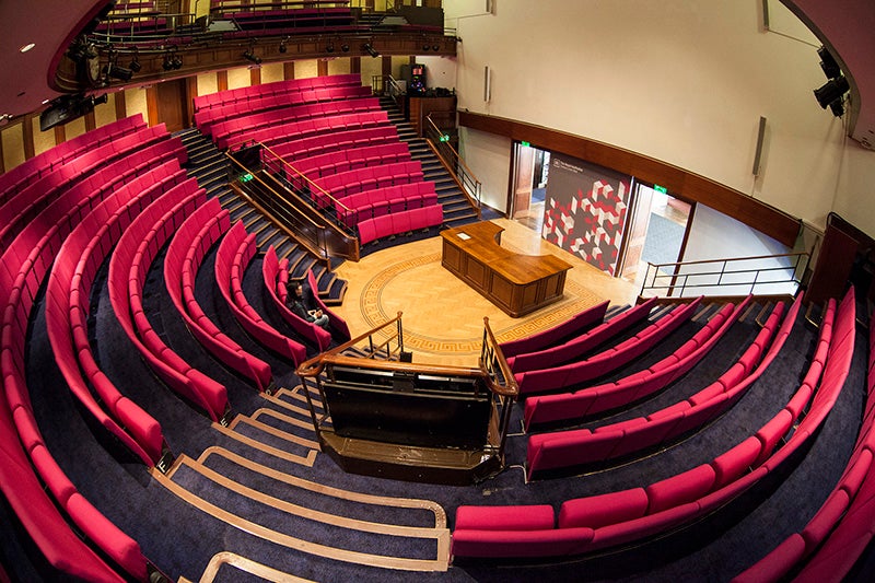 The lecture hall of the Royal Institution, recent photo (Wikimedia commons)