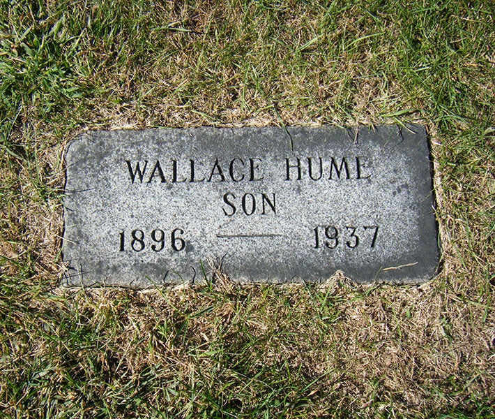 Tombstone of Wallace Carothers, Glendale Cemetery, Des Moines, Iowa; the family name “Carothers” is on a separate stone (findagrave.com)