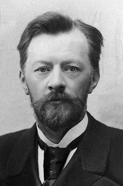 Portrait of Vladimir Shukhov, undated photograph (Wikimedia commons)