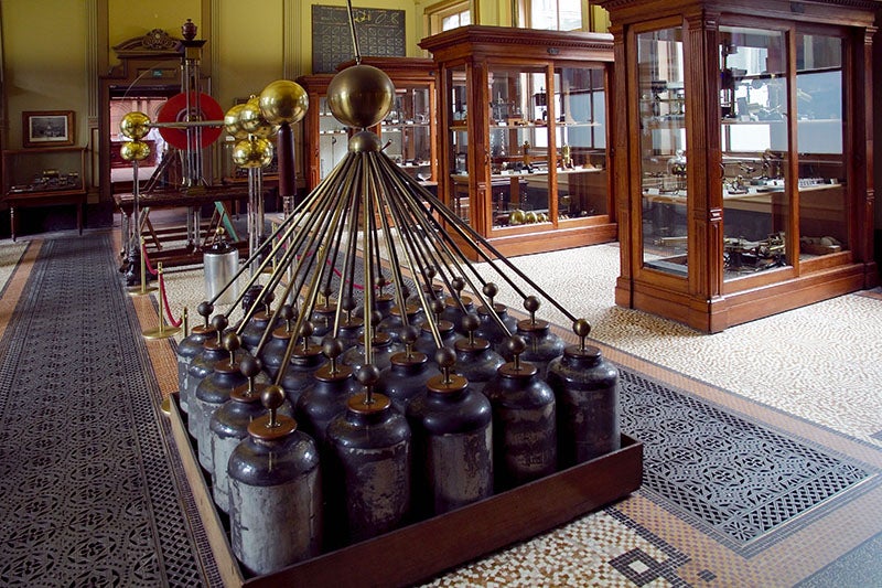 Bank of 25 Leyden jars, 18th-century vintage, Teylers Museum, Haarlem (Frans de Wit on Flickr)