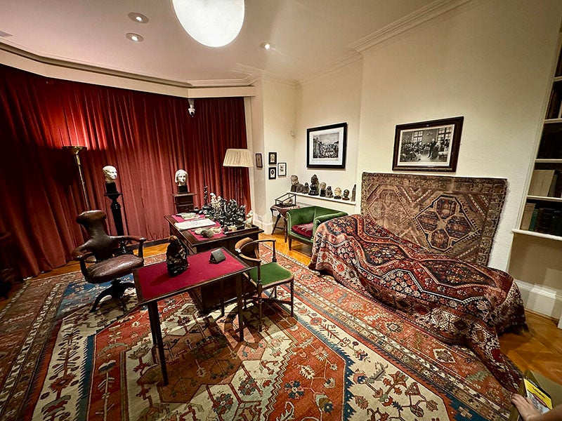 Another view of Freud’s consulting room, with couch and desk, Freud Museum, Hampstead, London (Wikimedia commons)