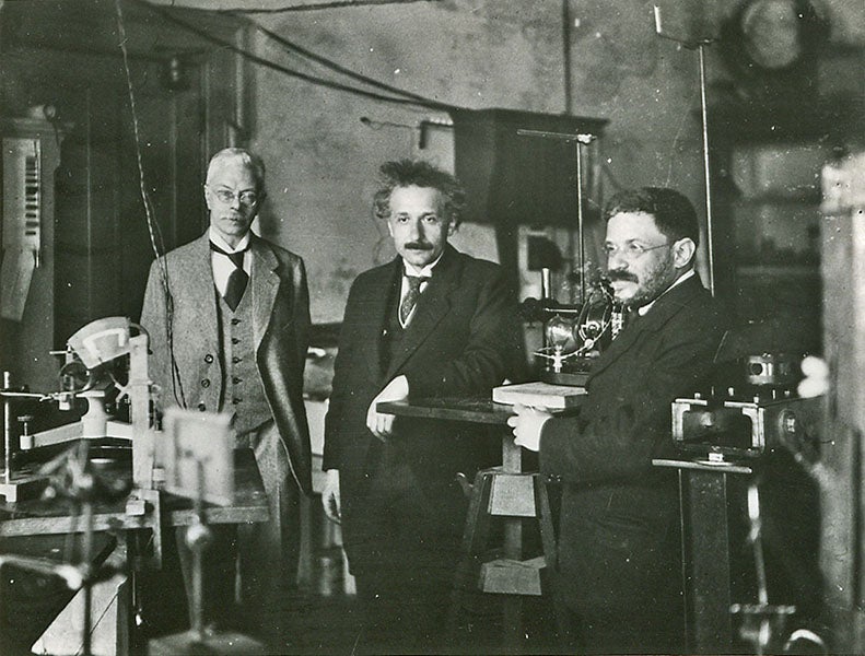 Paul Ehrenfest (right) with Pieter Zeeman (left) and Albert Einstein, in the lab at the Leiden Institute, photograph, ca 1920 (Wikimedia commons)