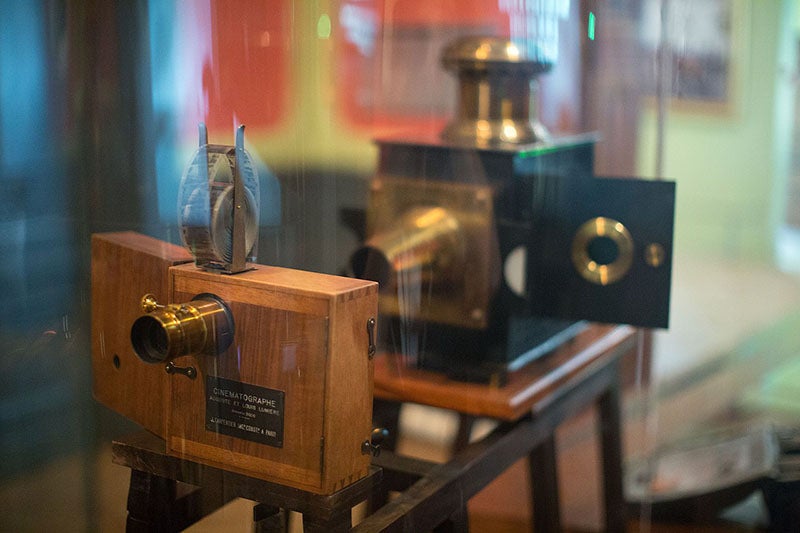 Cinématographe set up in projection mode, Institut Lumière, Lyons (Wikimedia commons)