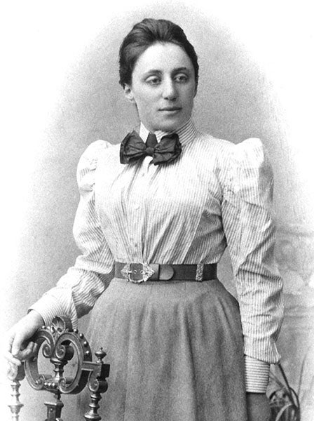 Portrait of Emmy Noether as a young woman, photograph, ca 1900 (Wikimedia commons)