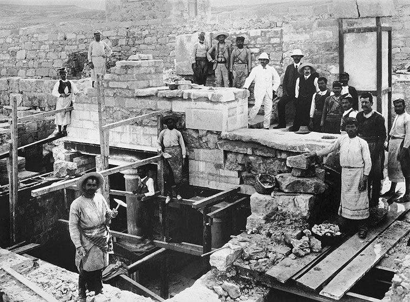 Rebuilding the Grand Staircase at Knossos with steel and concrete, photograph, 1905?; Evans is in the white suit (arthistoryresources.net)