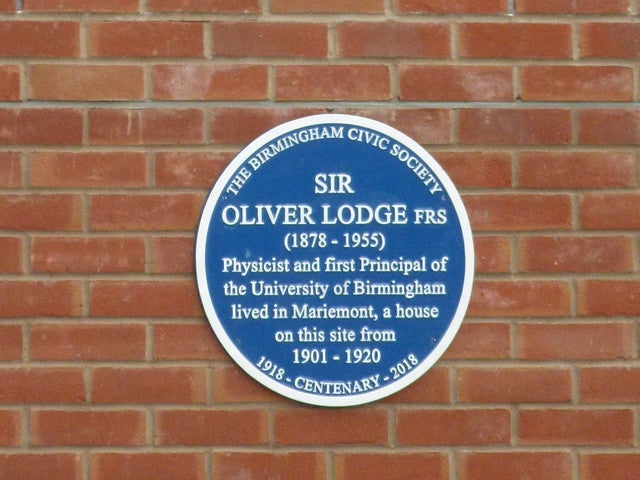 Blue plaque honoring Oliver Lodge, on the site of the house where he lived from 1901-20, Birmingham, England (openplaques.org)