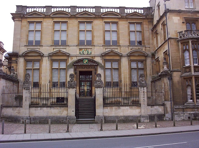 The old Ashmolean Museum building, 1683, original home of the Tradescant collection, now housing the Museum of the History of Science, Oxford (Wikimedia commons)