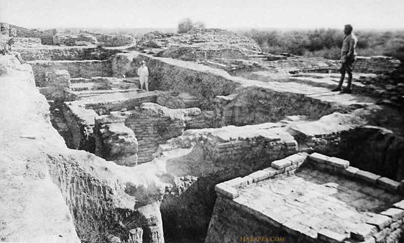 Excavations at Mohenjo-daro, late 1920s, photograph (harappa.com)