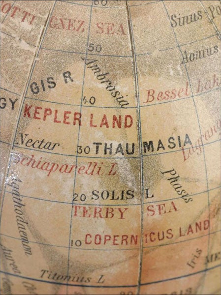 Greatly enlarged detail of Louis Niesten’s Mars globe (first image), showing the region around Solis Lacus; nomenclature in black is that of Giovanni Schiaparelli, red names are those of Nathaniel Green, example in the Science Museum, London (jstor.org) 