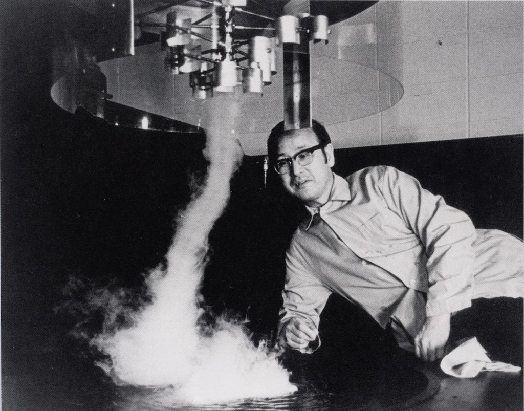 Image source: University of Chicago photograph in: Mogil, Michael. Extreme Weather: Understanding the Science of Hurricanes, Tornadoes, Floods, Heat Waves, Snow Storms, Global Warming and Other Atmospheric Disturbances. Black Dog & Leventhal, 2007. 