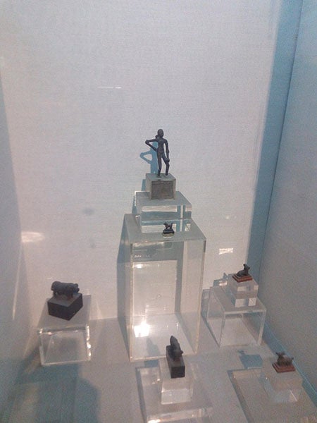 Harappan artifacts on display in the National Museum of India, Delhi, with the Dancing Girl at the top (Wikimedia commons)