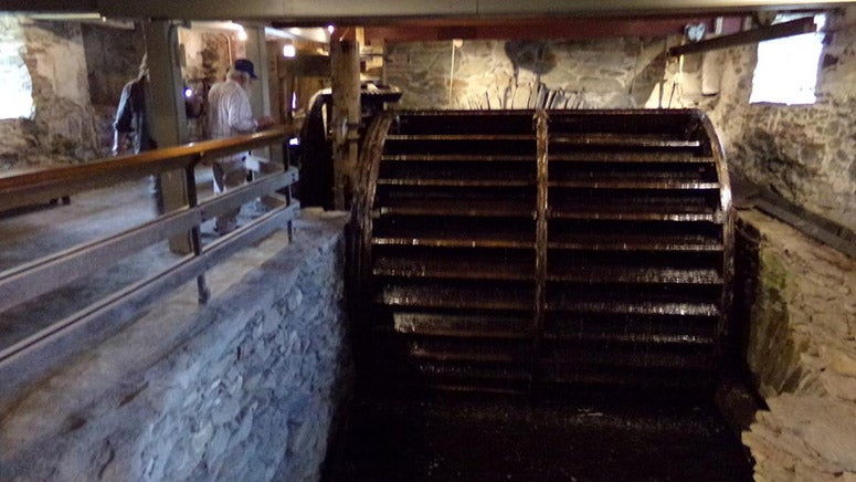 The undershot waterwheel that powers the Wilkinson Mill, Old Slater Mill Historic District, Pawtucket, Rhode Island (G&L4nahalf on practicalmacninist.com)