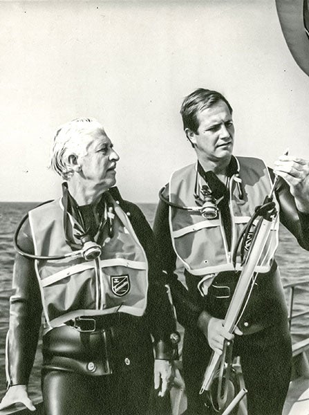 Marlin Perkins and Jim Fowler in wetsuits (mutualofomaha.com/wild-kingdom)