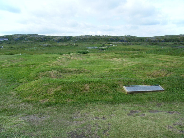 Remains of one of the 8 Viking buildings at l’Anse aux Meadows, discovered by Helge Ingstad and Anne Stine (Wikimedia commons)