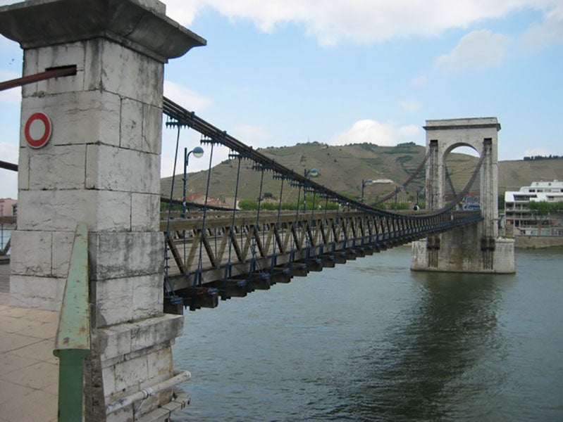 Marc Seguin Bridge, over the Rhône River at Tournon, built 1849, modern photograph (bridgemeister.com)