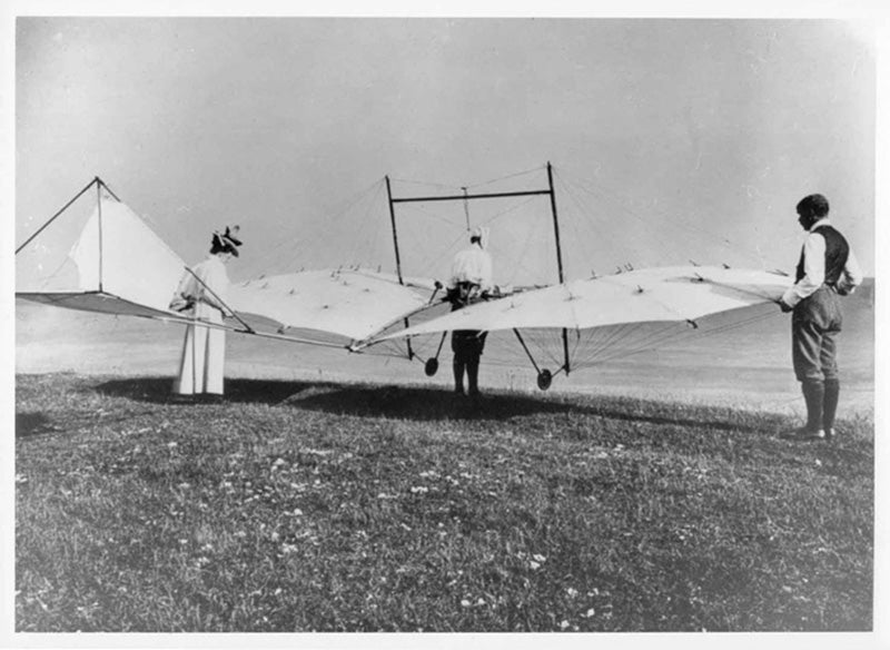 Percy Pilcher and the <i>Hawk</i>, Eynsford, ca 1898 (pilcher-monument.co.uk)