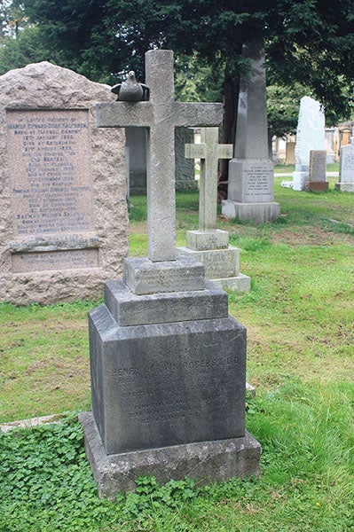 The gravestone of Henry Darwin Rogers, Dean Cemetery, Edinburgh (Wikimedia commons)
