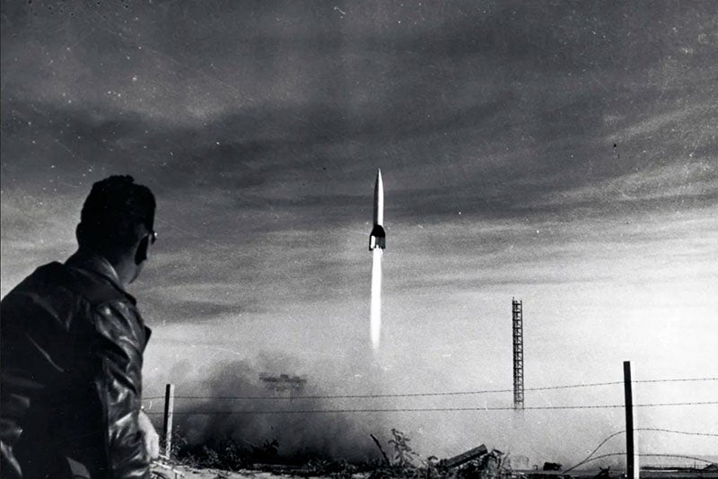 Launch of a V-2 rocket at White Sands Missile Range, 1946 (smithsonianmag.com)