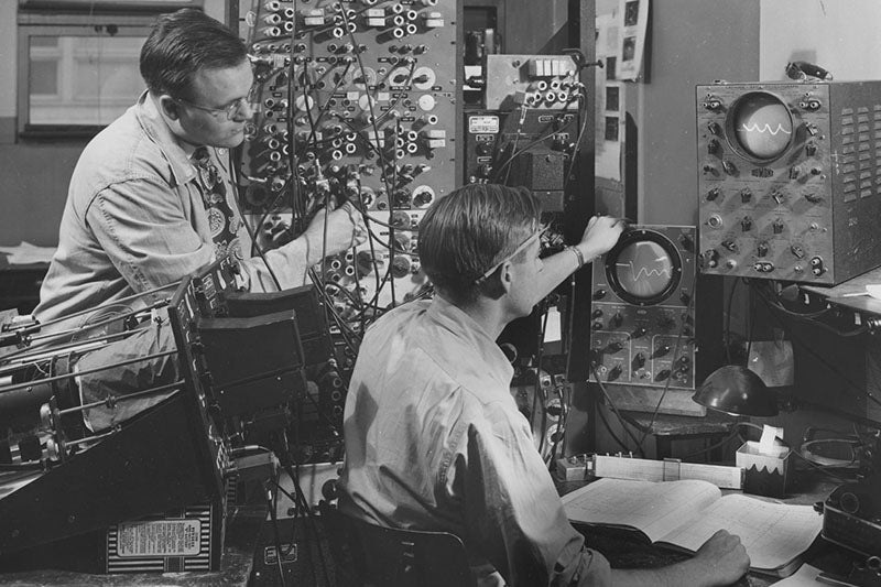 Technicians at work at the MIT Rad Lab during World War II (spectrum.mit.edu)