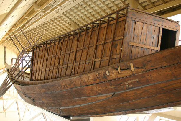 Cabin of Khufu’s solar boat, on display in former Giza Boat Museum (Wikimedia commons)