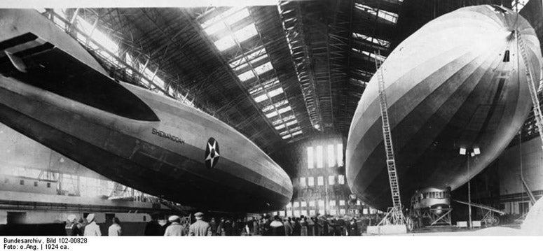 The USS Shenandoah (left) and the USS Los Angeles in Hangar 1 at Lakehurst Naval Air Station, New Jersey, 1924 (Wikimedia commons)