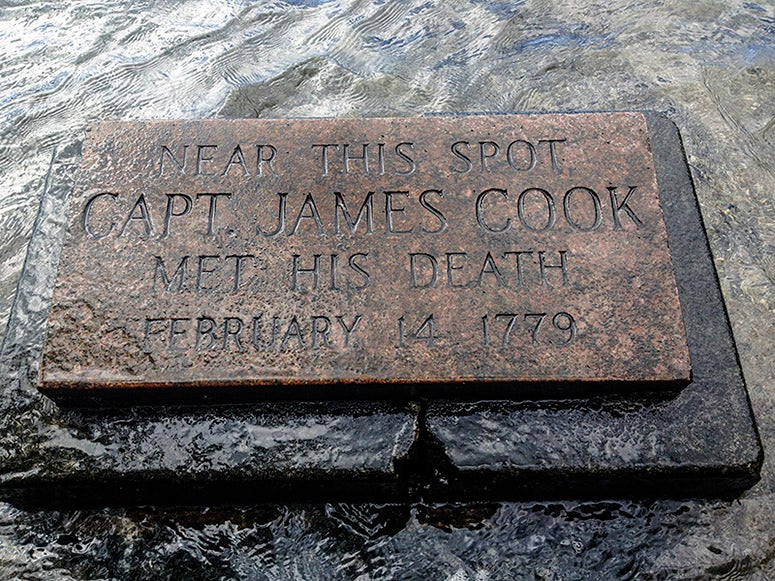 Historical marker at the approximate location where Captain James Cook was killed, Feb. 14, 1779 (Wikimedia commons)