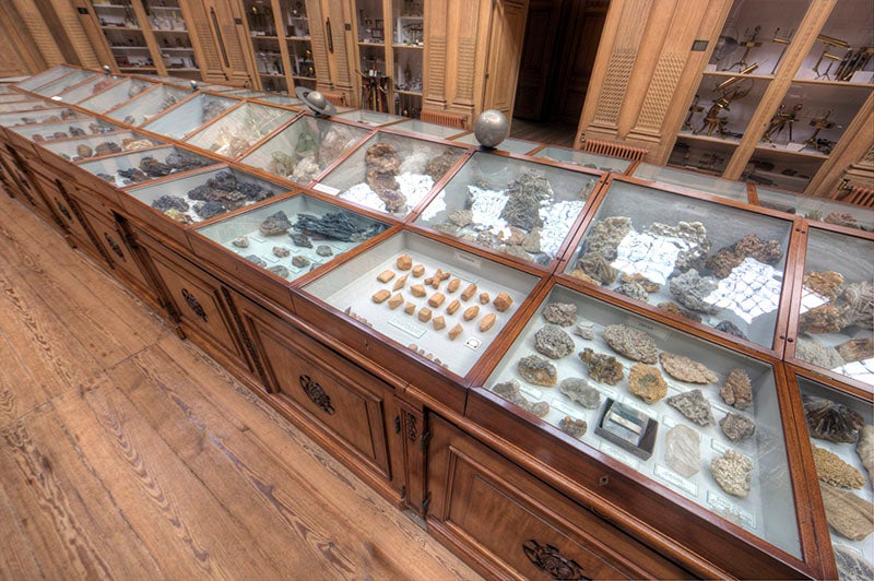 Twenty of Haüy’s wooden models on display in the Oval Room, Teylers Museum, Haarlem (Teylers Museum on twitter)