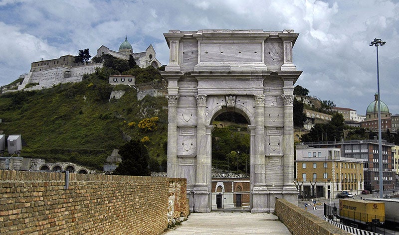 The Arch of Trajan, Ancona, modern photograph  (romanports.org)