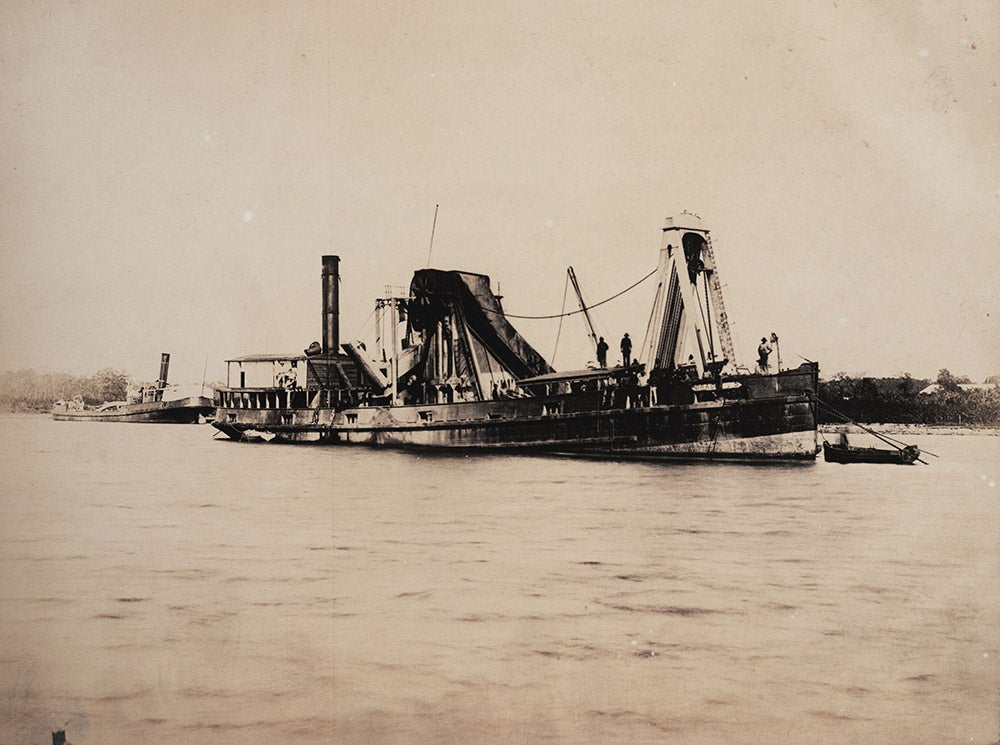 A Scotch self-propelling ladder dredge used in the French canal effort. The Scotch Dredges used by the French were better adapted for deep-sea work than for attacking new banks, and were thus used both in the bay at Colón on the Atlantic side and in the Bay of Panama on the Pacific side of the canal. These excavators steamed out from Scotland, s