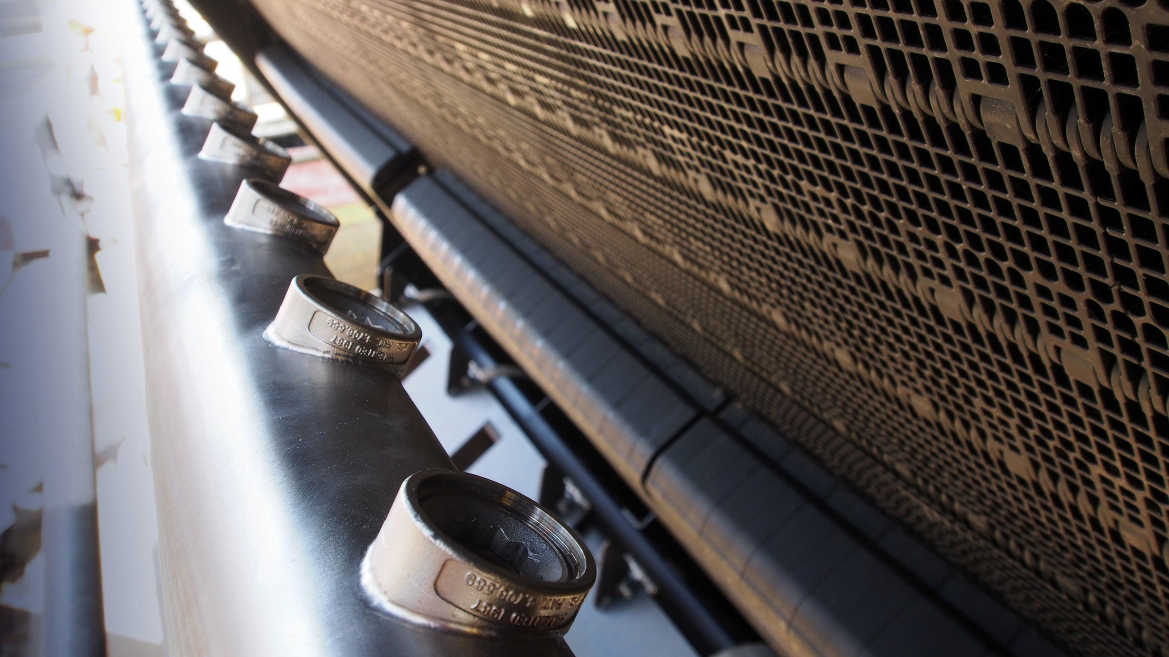 Close up Hydrolox screen and spray bar