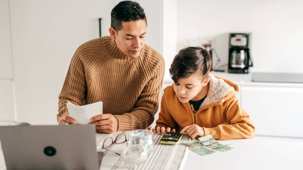 Leanne Morgans Family Learn Their Best Financial Tips - 67gwtrn