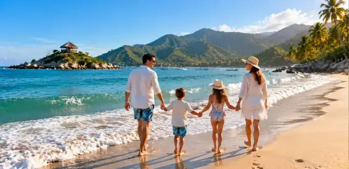 Familia caminando por la playa de Santa Marta, Colombia, con mar turquesa, palmeras y montañas al fondo.