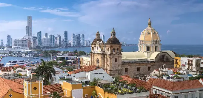Cartagena de Indias, Colombia: Ciudad Amurallada, arquitectura colonial y vista al mar Caribe.