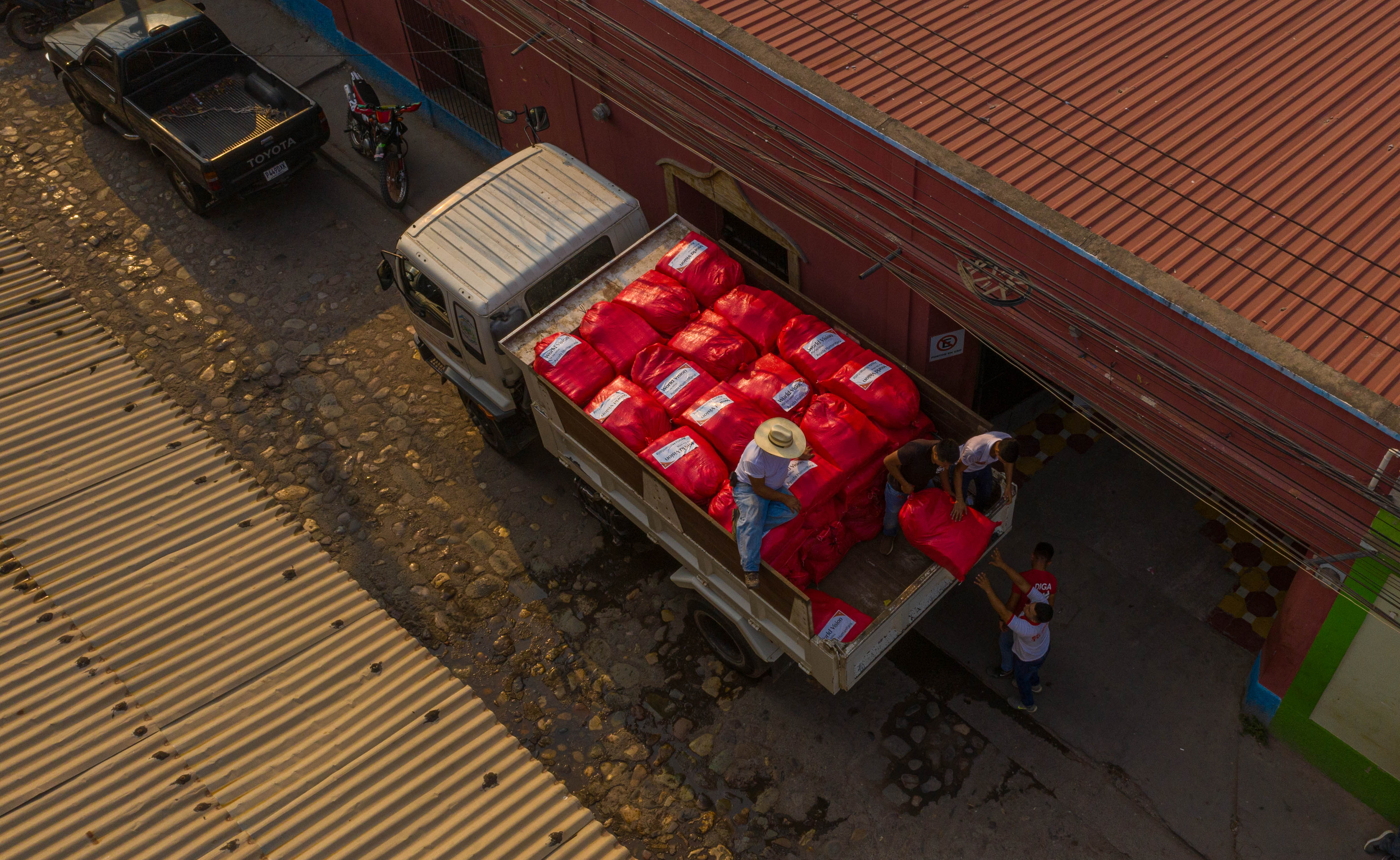 Packing a truck for distribution