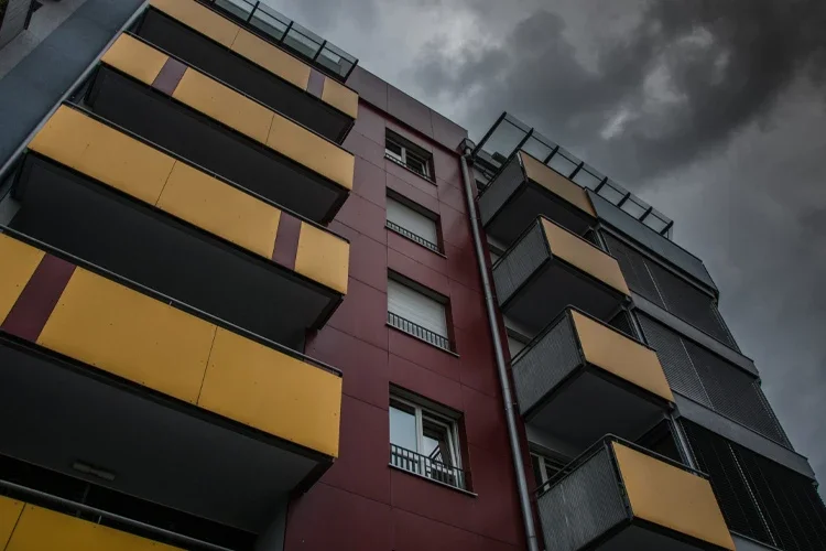 Multiple apartment building with hurricane approaching. Will Renters Insurance Cover Hurricane Damage?