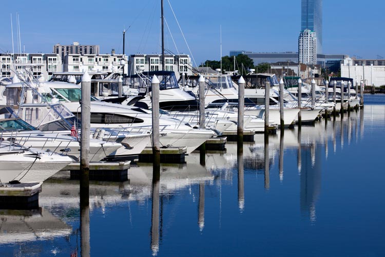 Sport Fishing Boats and Yachts in marina in Atlantic City, New Jersey. If My Boat Damages Another at a Marina, Who's Responsible?