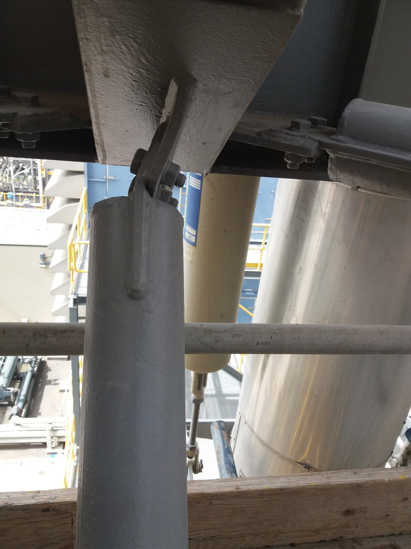 Fin plate buckling