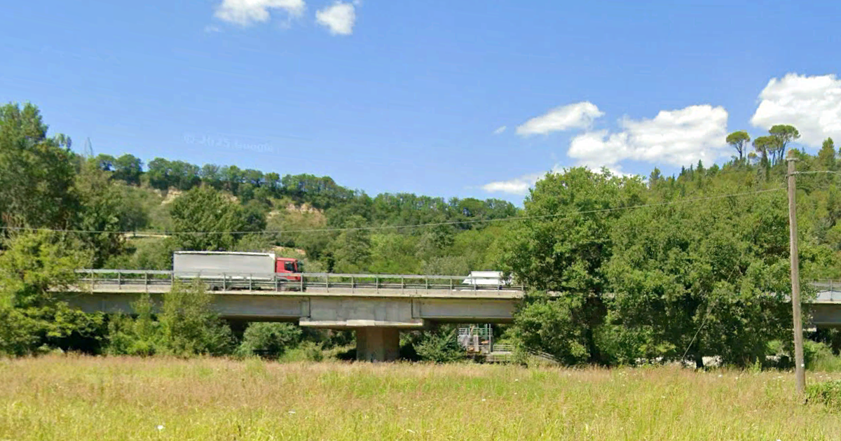 Híd az Esinante folyó felett