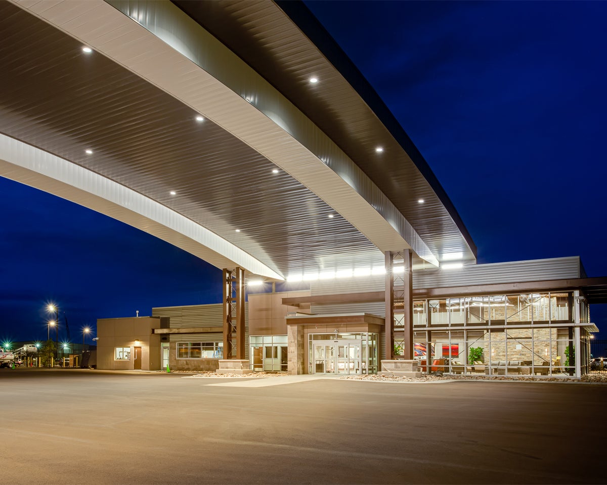 Durchfahrtsdach des Rocky Mountain Metropolitan Airport