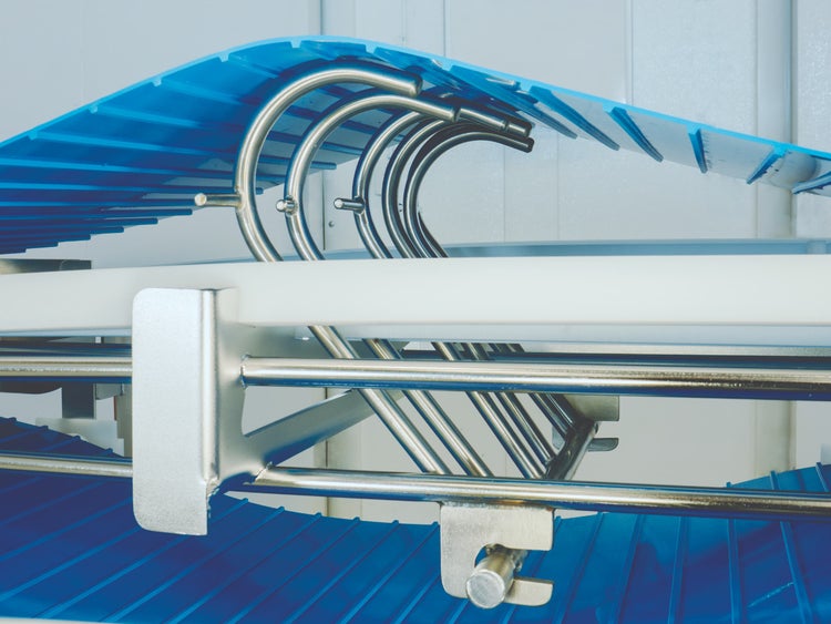 conveyor belt with lifters