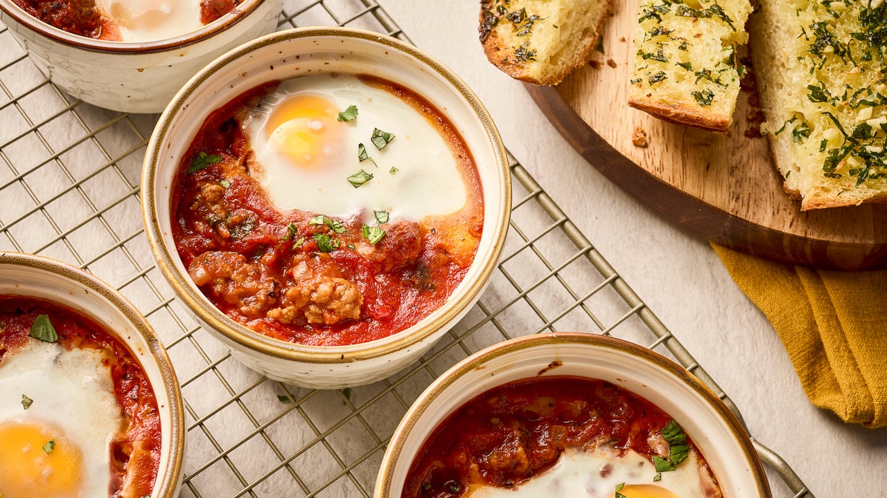 Baked Eggs with Toscano Ground Sausage and Garlic Toasts | Carando