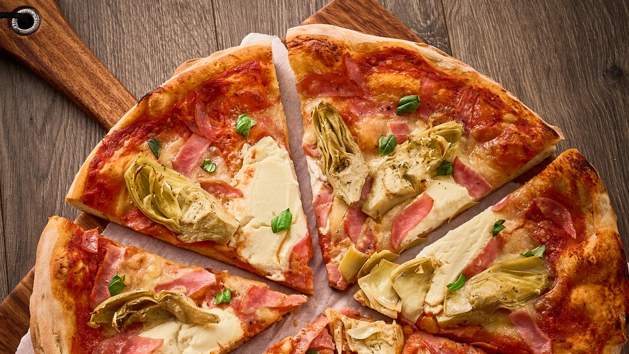 Pizza Vesuvio with Salame and Smoked Ham | Carando