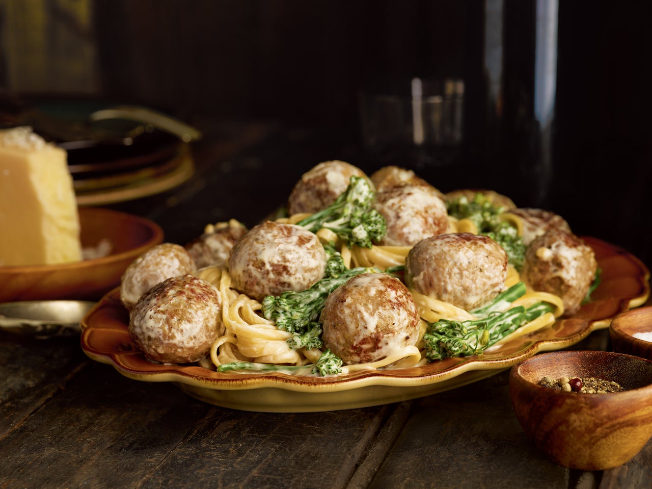 Fettuccine Alfredo med köttbullar | Carando