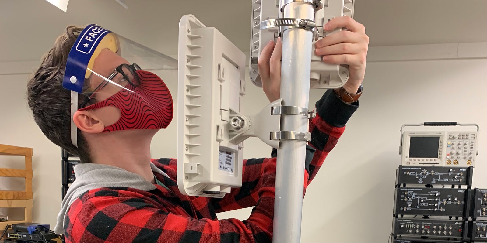 how-five-nait-students-created-an-off-grid-wireless-internet-solution-aHR0cHM6.jpg