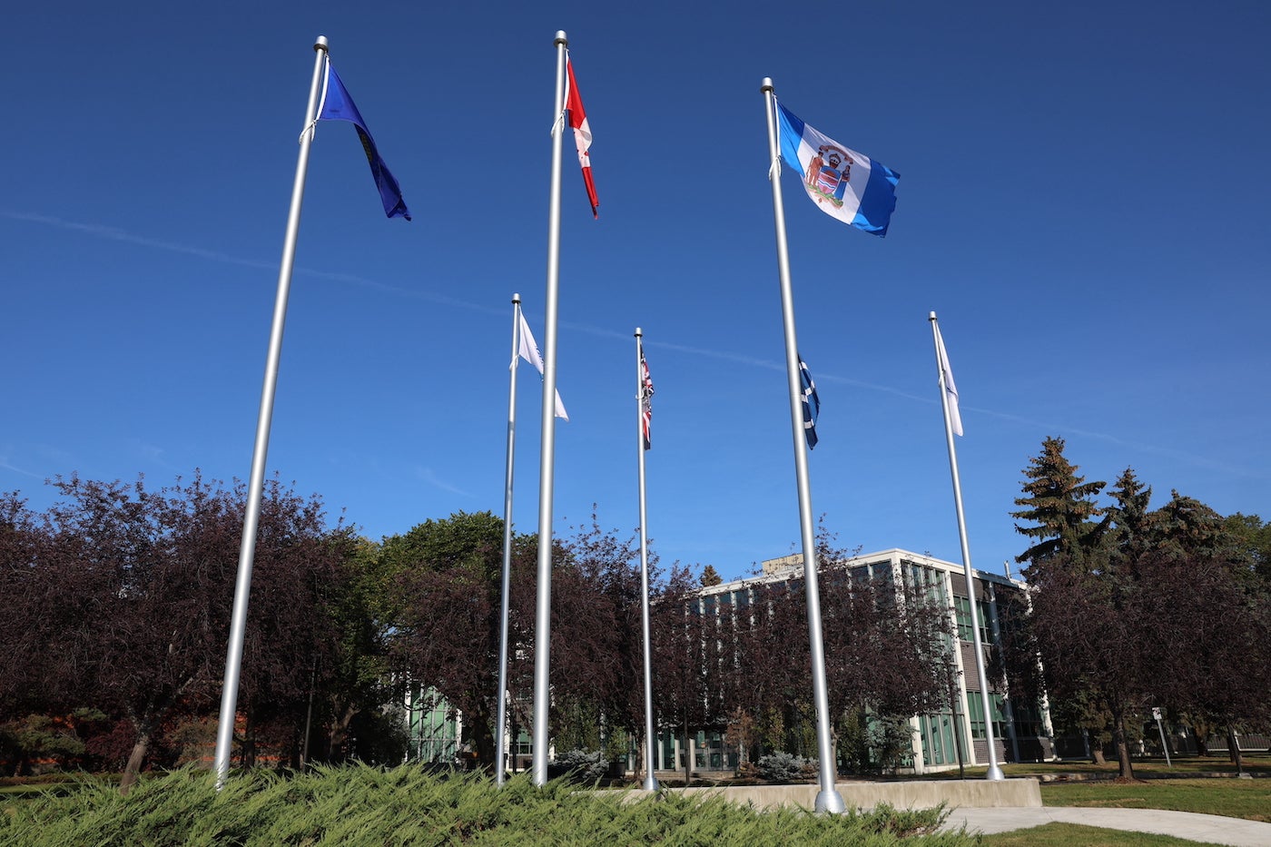 nait-marks-new-flagpole-plaza-with-ceremony-at-aboriginal-culture-day-aHR0cHM6.jpg