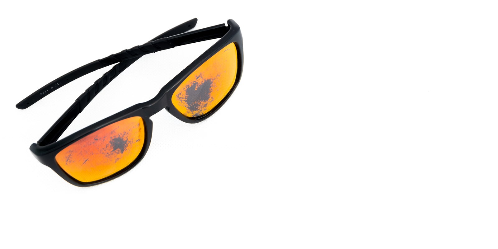 why-you-should-avoid-cheap-sunglasses-aHR0cHM6.jpg